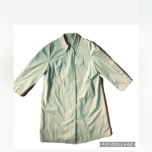 London Fog Jackets & Blazers - Timeless, size 16 London Fog belt less trench coat. Vintage, mint condition.
